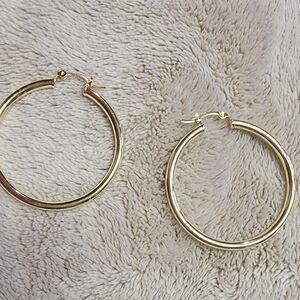 Elegant Gold Hoop Earrings